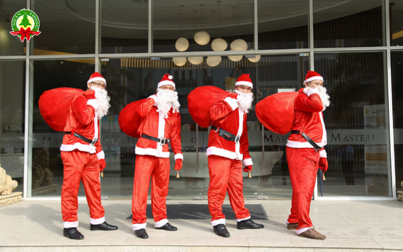 Dịch vụ ông già Noel phát quà cho bé