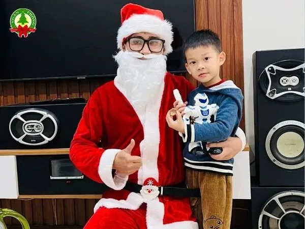 Dịch vụ ông già noel phát quà