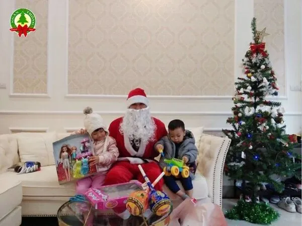 Dịch vụ ông già noel phát quà