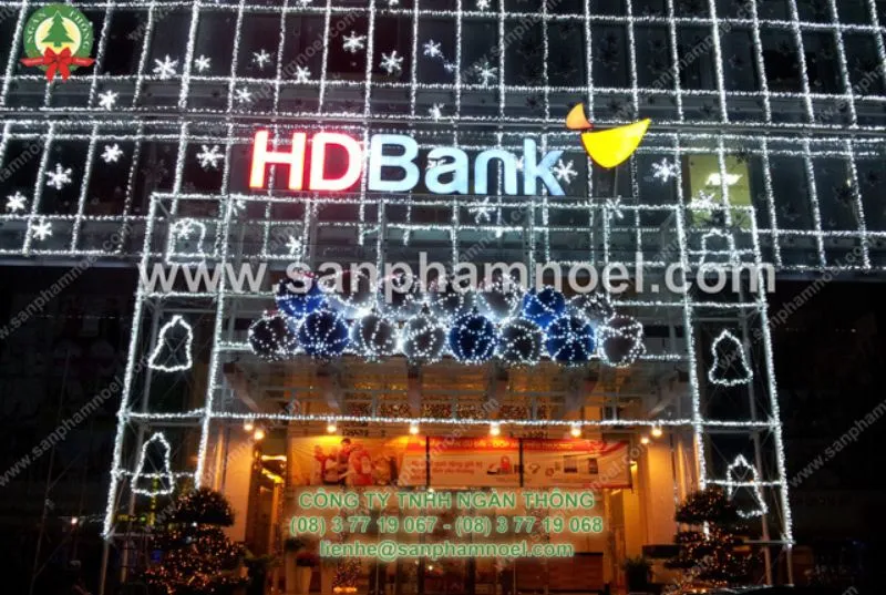 trang-tri-Noel-trung-tam-thuong-mai-hoi-so-HD-bank