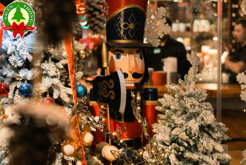 trang-tri-giang-sinh-nha-hang-nhan-vat-mo-hinh-Noel