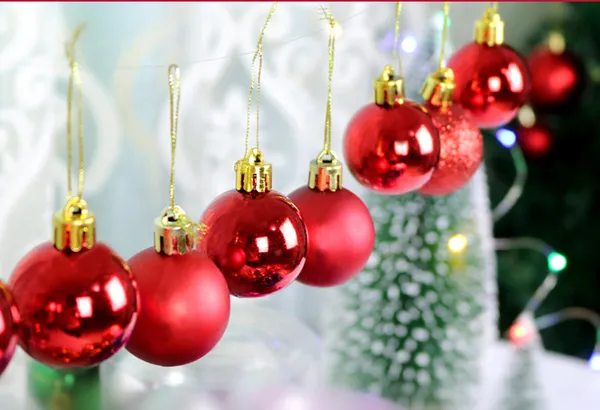 Trang trí trái châu noel