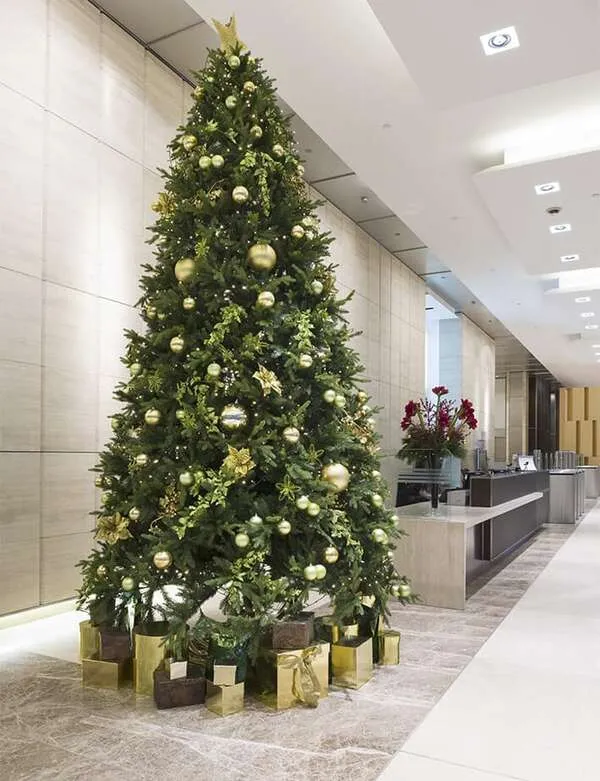 Cây thông noel trang trí văn phòng
