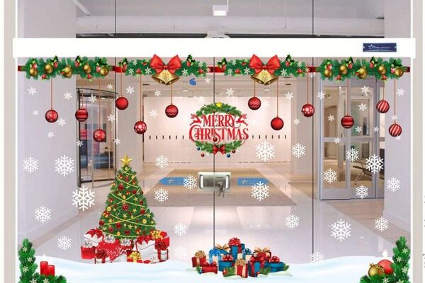 Trang trí cửa kính noel bằng dây kim tuyến