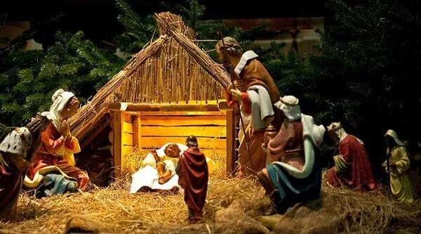 Làm hang đá Giáng Sinh