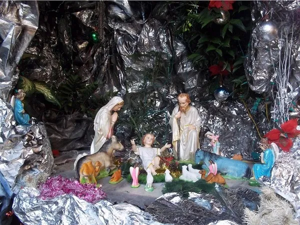 Làm hang đá Giáng Sinh