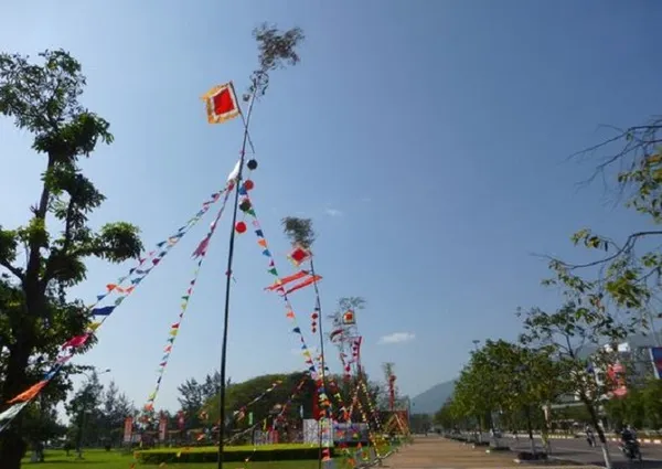 Trang trí cây nêu ngày tết