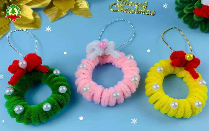 Hướng dẫn cách làm vòng nguyệt quế noel bằng kẽm nhung đẹp, dễ thực hiện tại nhà, kèm gợi ý mẫu trang trí Noel và dịch vụ Ngàn Thông.